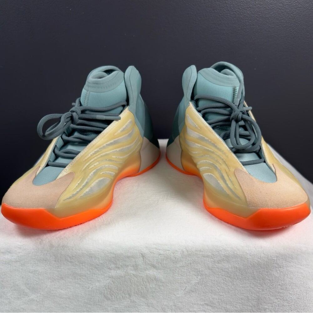 Yeezy Quantum ‘Hi-Res Coral’ | HP6595 | 11M - Picture 5 of 16